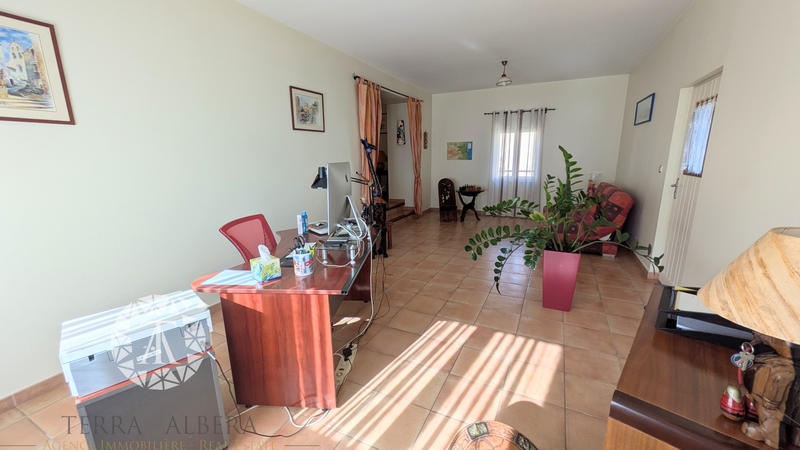 Propriété - 330 m² - 6 pièces