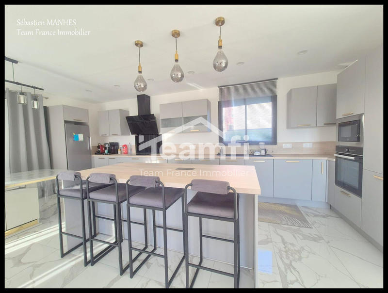 Maison - 138 m² - 5 pièces