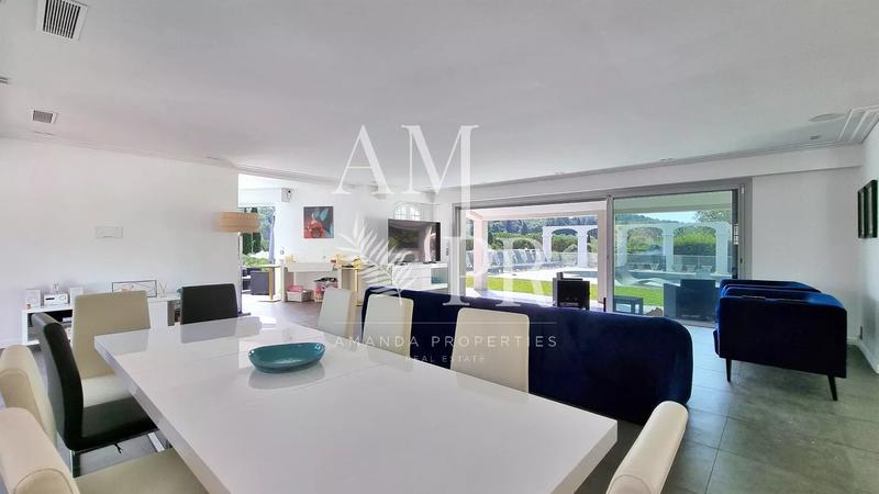 Villa - 250 m² - 8 pièces