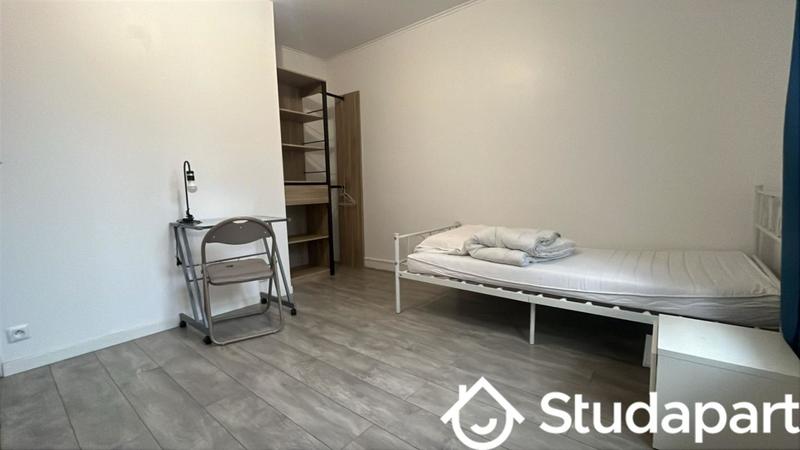 Chambre - 11 m² - 1 pièce