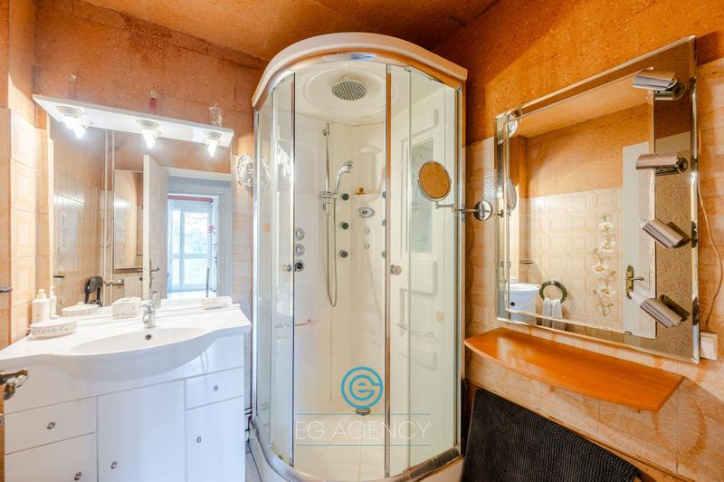 Appartement - 90 m² - 4 pièces