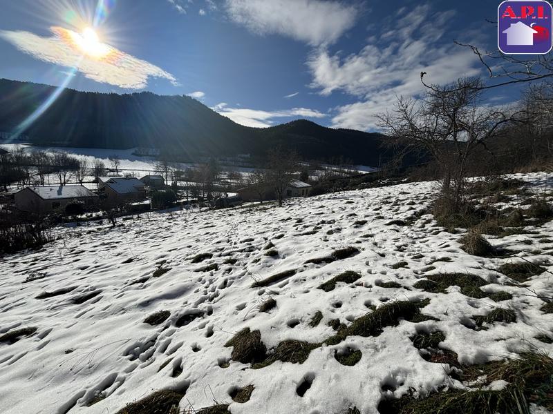 Terrain constructible - 3 120 m²