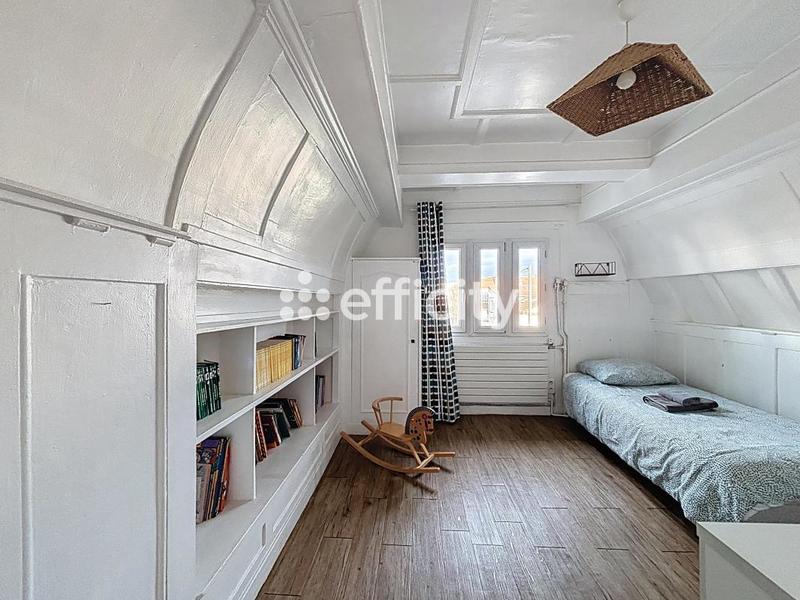 Maison - 206 m² - 9 pièces