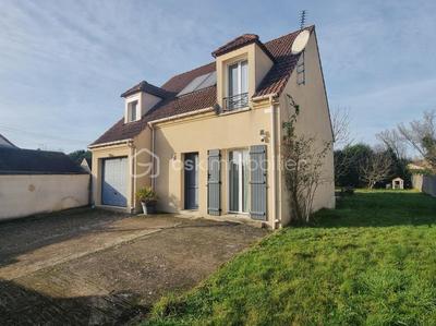 Maison traditionnelle - 98 m² - 4 pièces