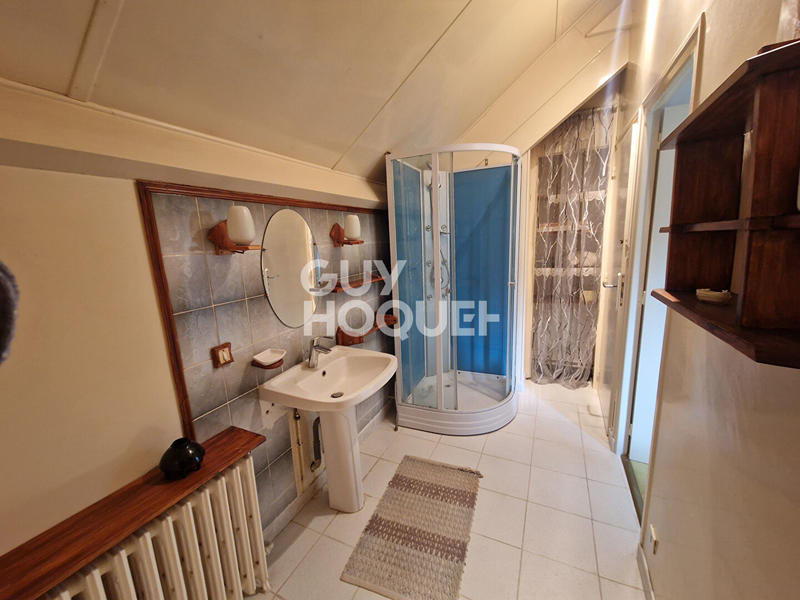 Maison - 230 m² - 10 pièces