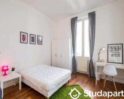 Chambre - 100 m² - 1 pièce