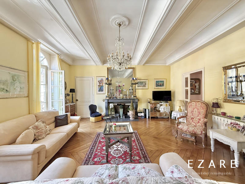 Maison - 470 m² - 15 pièces