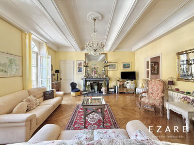 Maison - 470 m² - 15 pièces