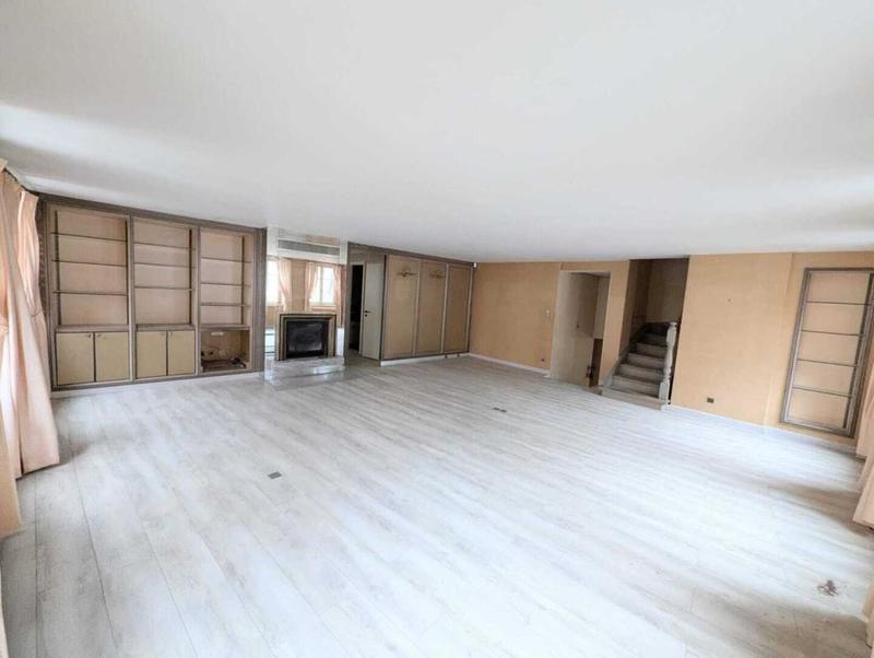 Maison - 258 m² - 6 pièces