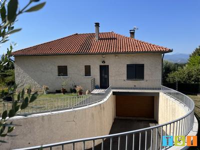 Maison - 215 m² - 7 pièces