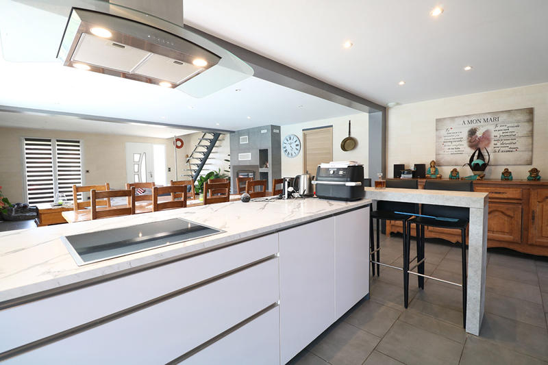 Maison - 197 m² - 8 pièces