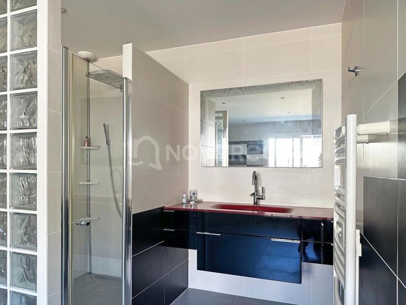 Maison - 644 m² - 17 pièces