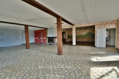 Maison - 300 m² - 10 pièces