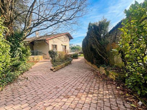 Maison - 176 m² - 8 pièces