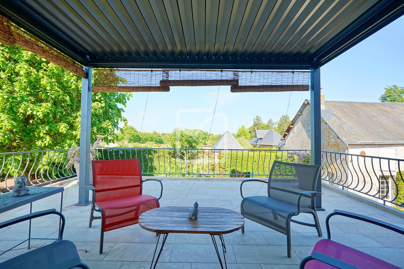 Maison - 310 m² - 12 pièces