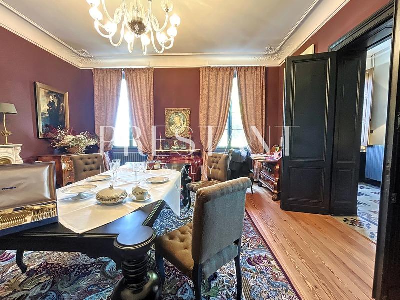 Maison - 655 m² - 14 pièces