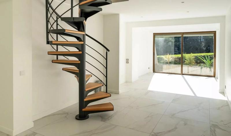 Appartement - 270 m² - 7 pièces