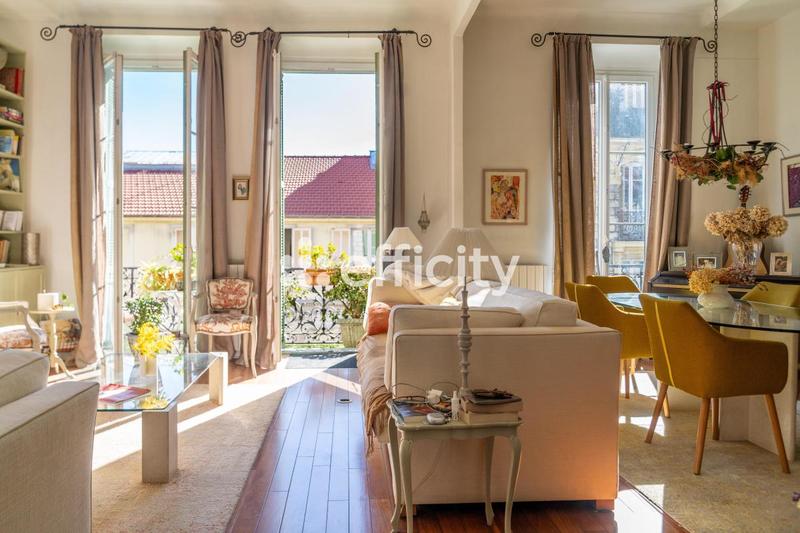Appartement - 144 m² - 6 pièces