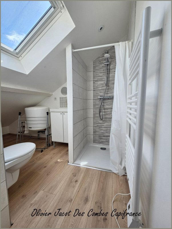 Immeuble - 110 m² - 9 pièces