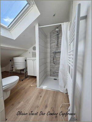 Immeuble - 110 m² - 9 pièces