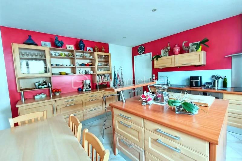 Maison - 215 m² - 8 pièces