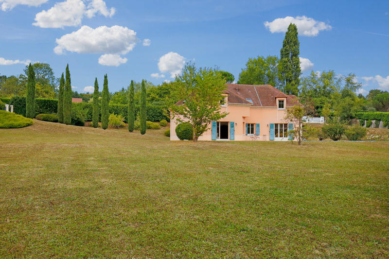 Maison - 240 m² - 8 pièces