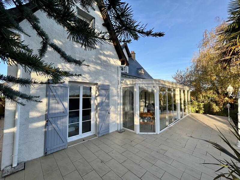 Maison traditionnelle - 170 m² - 8 pièces