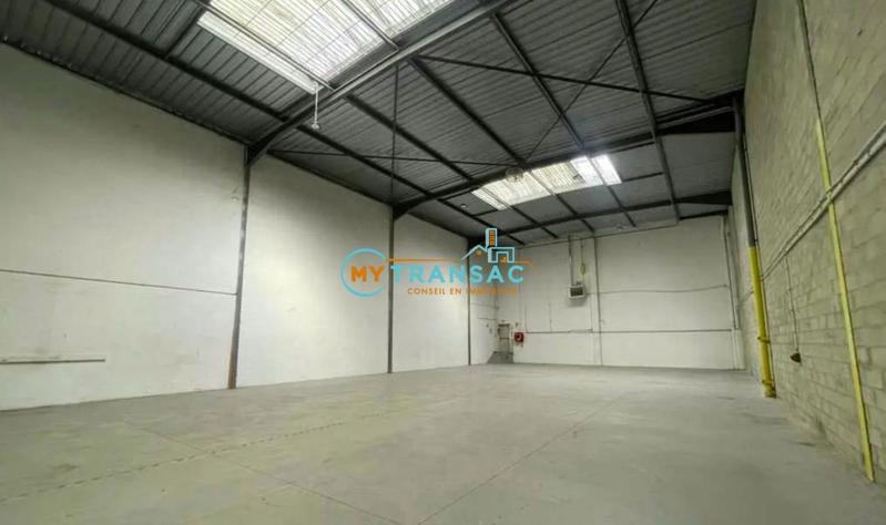 Local d'activité / Entrepôt - 460 m²