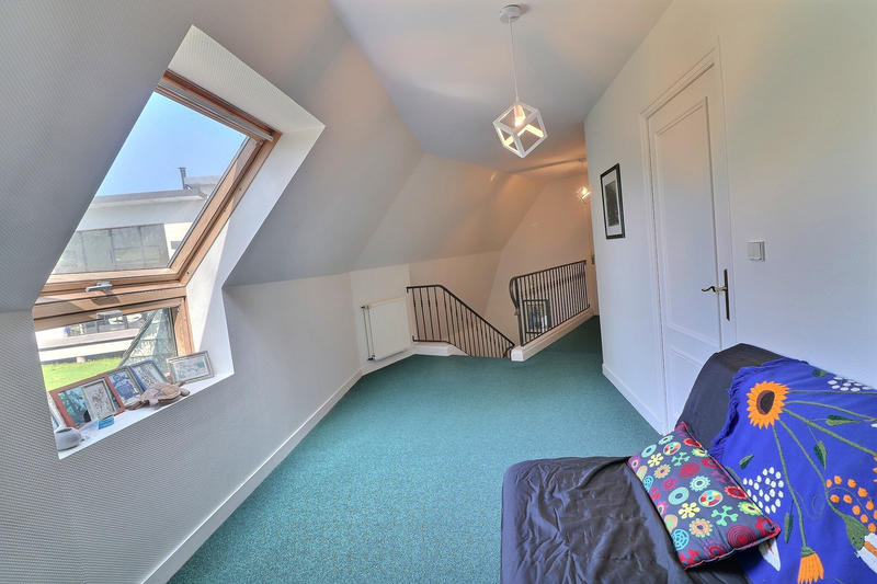 Propriété - 220 m² - 8 pièces