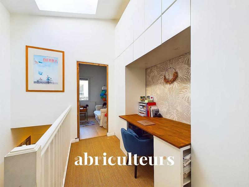 Maison - 220 m² - 7 pièces