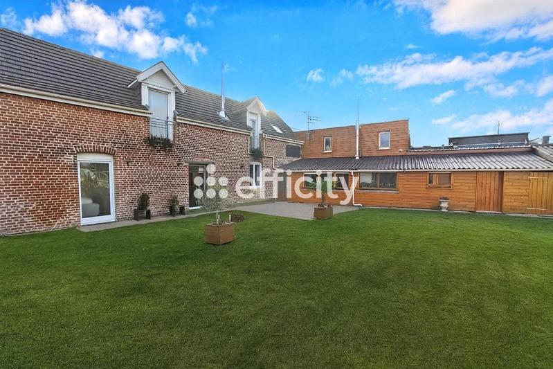 Maison - 176 m² - 9 pièces