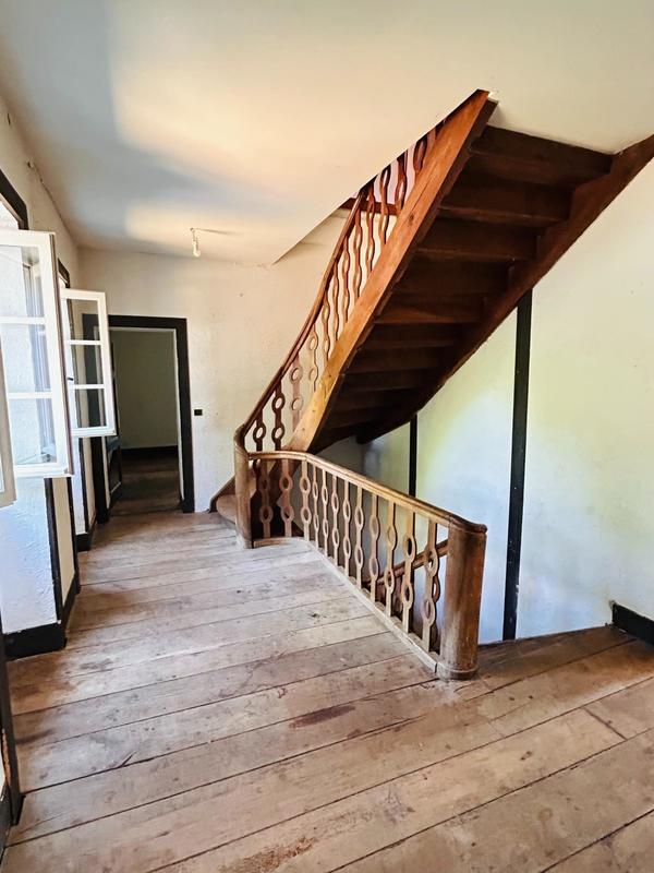 Maison - 420 m² - 12 pièces