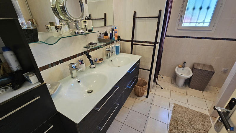 Maison contemporaine - 273 m² - 9 pièces