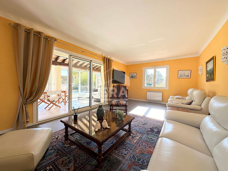 Maison - 270 m² - 9 pièces