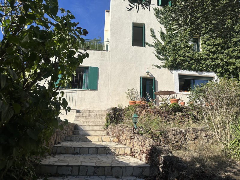 Maison - 99 m² - 5 pièces