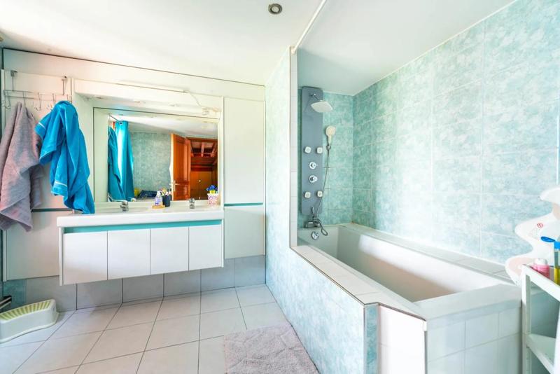 Maison de bois - 220 m² - 8 pièces