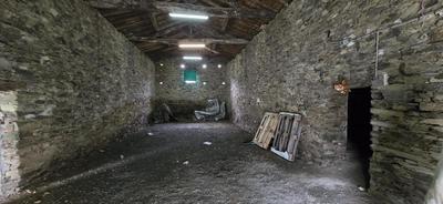 Grange - 300 m² - 4 pièces