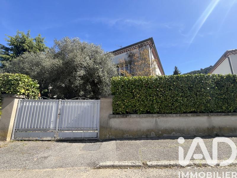 Maison - 185 m² - 7 pièces