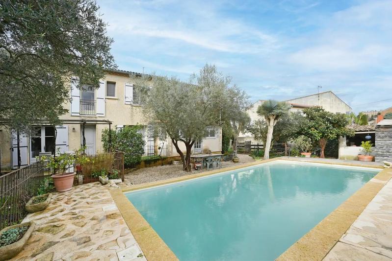 Maison - 220 m² - 9 pièces