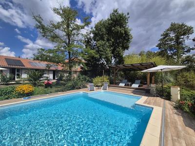 Maison - 292 m² - 8 pièces