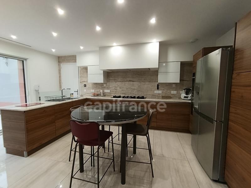 Maison d'architecte - 376 m² - 11 pièces