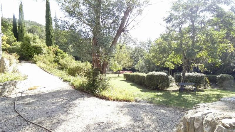 Propriété - 272 m² - 9 pièces