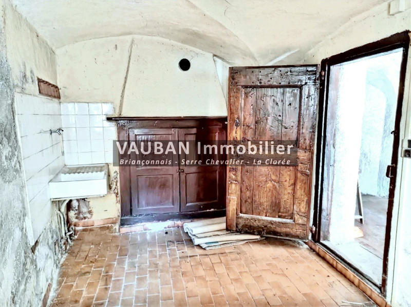 Maison - 380 m² - 3 pièces