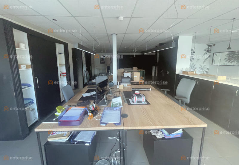 Entrepôt - 3 055 m²