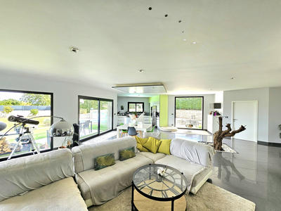 Maison - 214 m² - 7 pièces