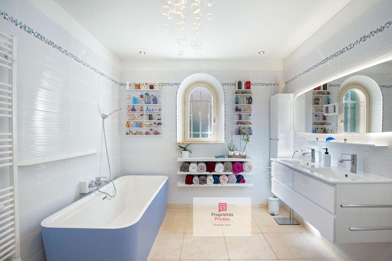 Maison - 250 m² - 7 pièces