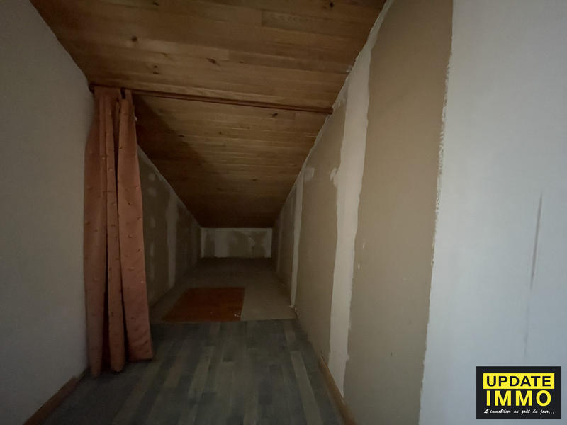 Maison - 99 m² - 7 pièces