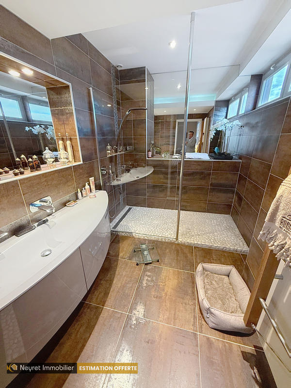 Appartement - 135 m² - 6 pièces