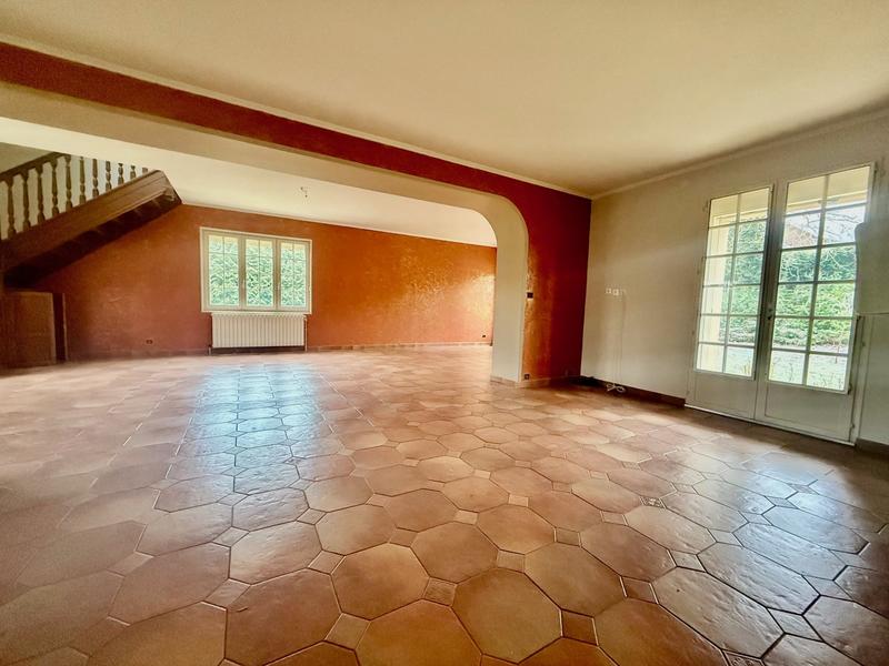 Maison traditionnelle - 227 m² - 9 pièces