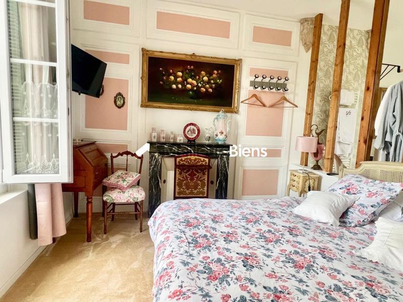 Maison - 247 m² - 8 pièces